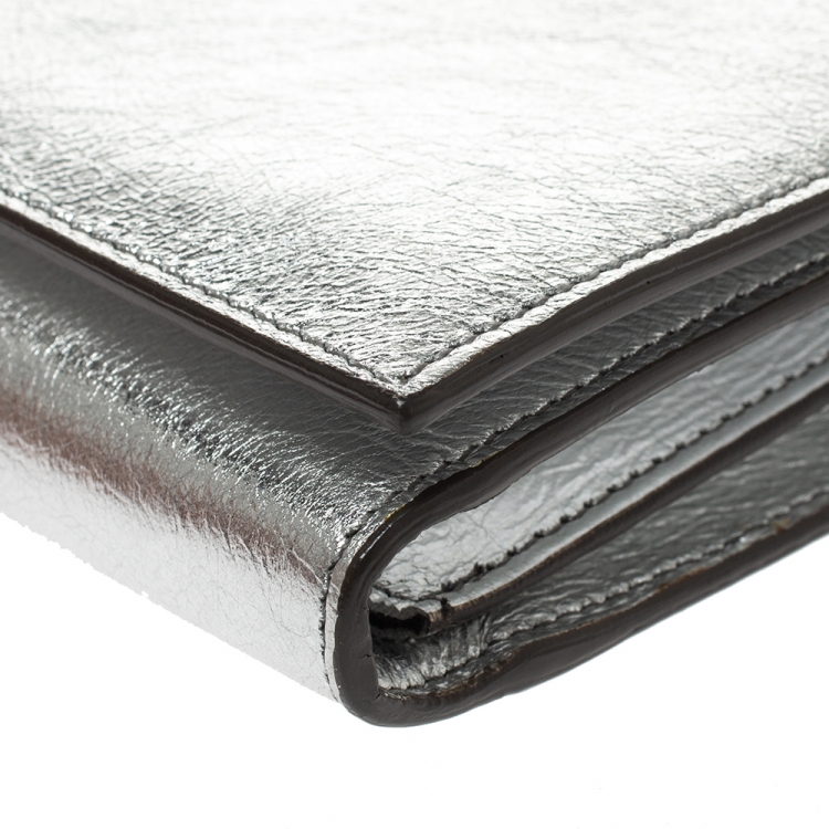 مملوكة مسبقًا Saint Laurent Paris Metallic Silver Leather Wallet on Chain