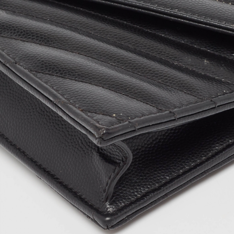 مملوكة مسبقًا Saint Laurent Black Matelassé Leather Envelope Wallet on Chain