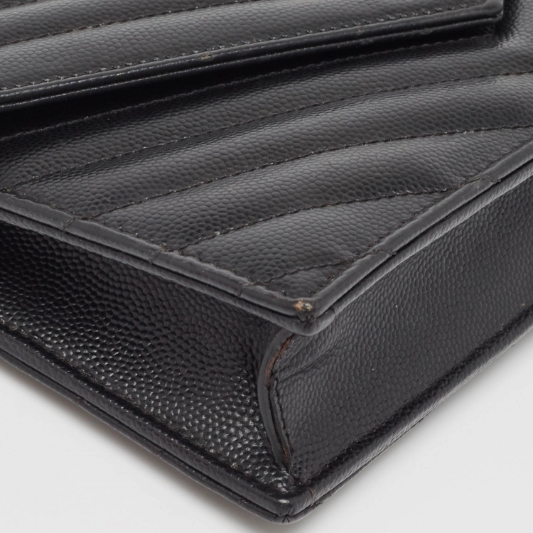 مملوكة مسبقًا Saint Laurent Black Matelassé Leather Envelope Wallet on Chain