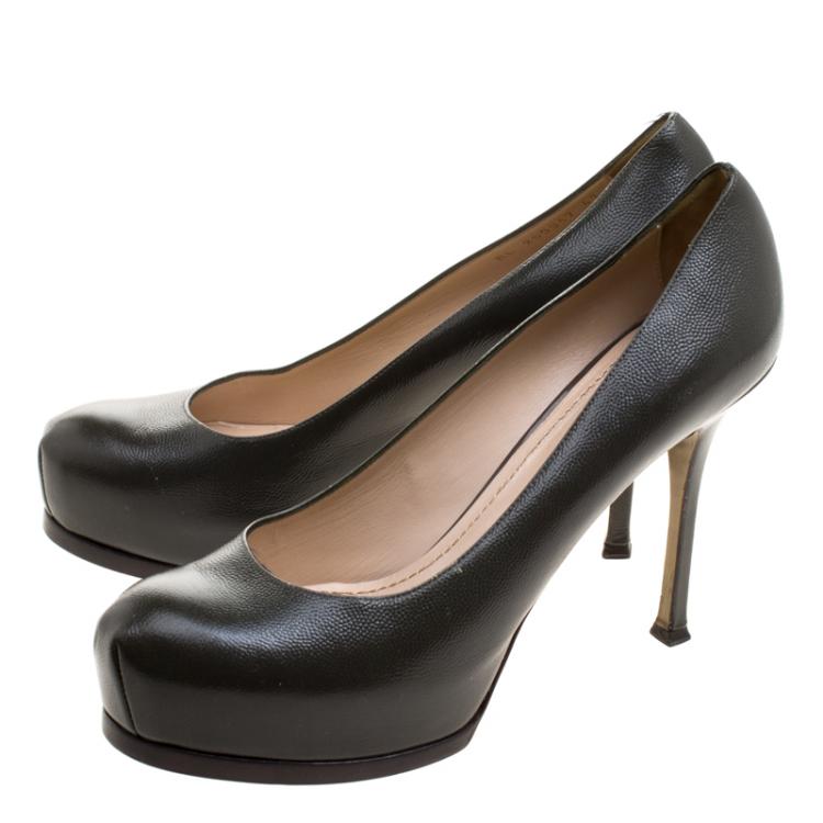 مملوكة مسبقًا Saint Laurent Paris Olive Green Pebbled Leather Tribtoo Platform Pumps Size 41