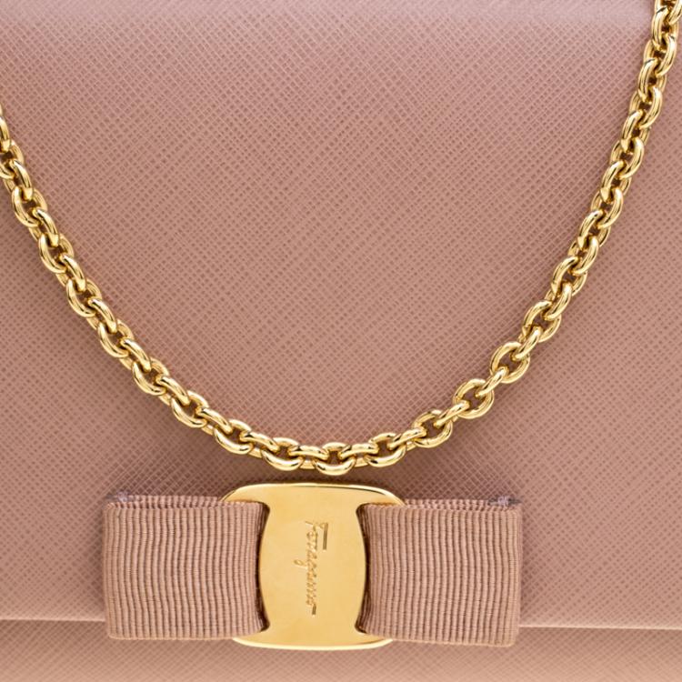 مملوكة مسبقًا Salvatore Ferragamo Beige Leather Ginny Shoulder Bag