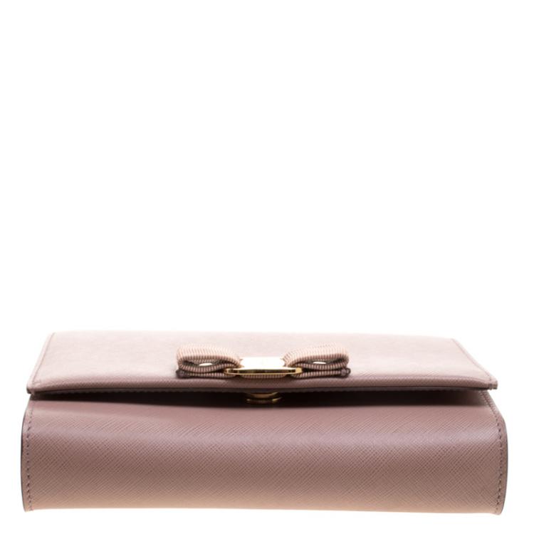 مملوكة مسبقًا Salvatore Ferragamo Beige Leather Ginny Shoulder Bag