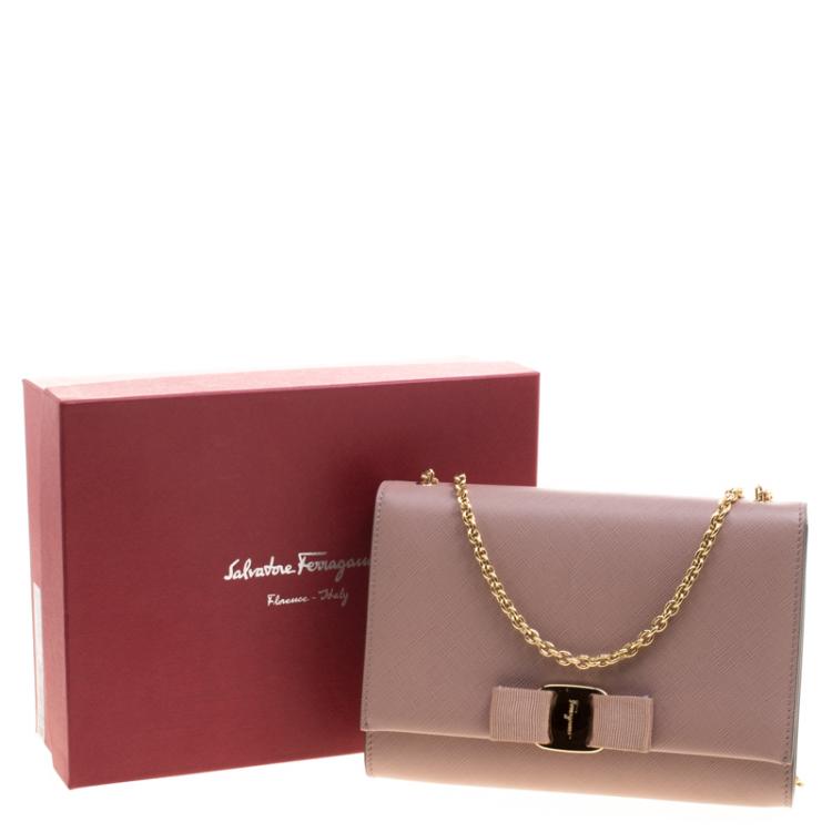 مملوكة مسبقًا Salvatore Ferragamo Beige Leather Ginny Shoulder Bag