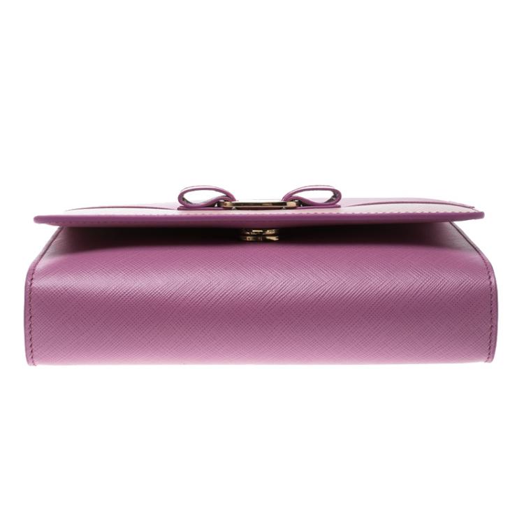Pre Owned Salvatore Ferragamo Pink Leather Vara Bow Chain Clutch