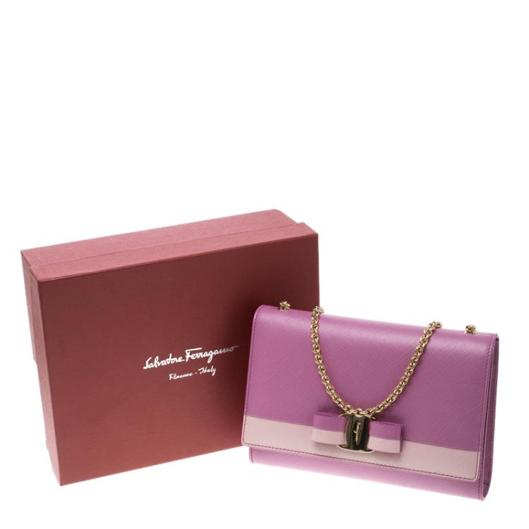 Pre Owned Salvatore Ferragamo Pink Leather Vara Bow Chain Clutch