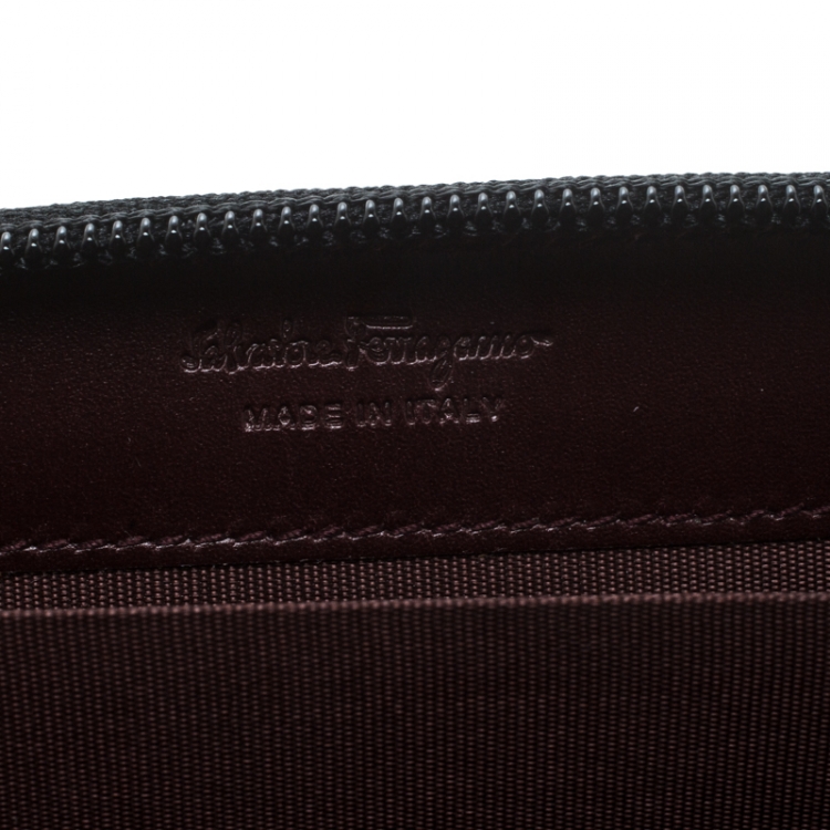 Pre Owned Salvatore Ferragamo Black Leather Logo Plaque Zip Around Wallet