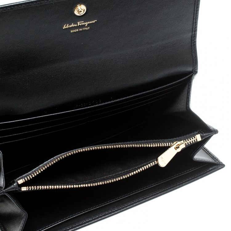 مملوكة مسبقًا Salvatore Ferragamo Black Studded Leather Continental Wallet