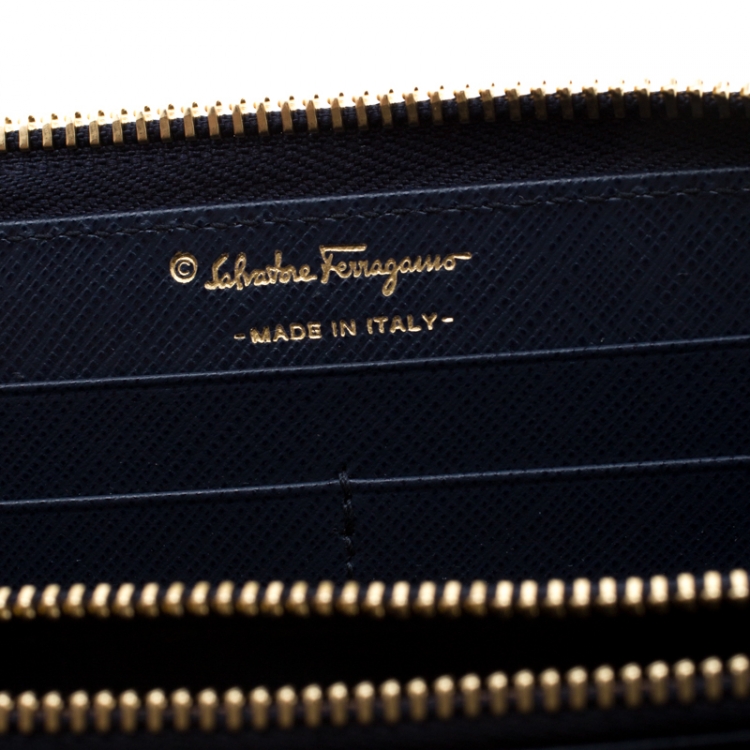 مملوكة مسبقًا Salvatore Ferragamo Blue Indie Kid Leather Double Gancio Zip Around Wallet
