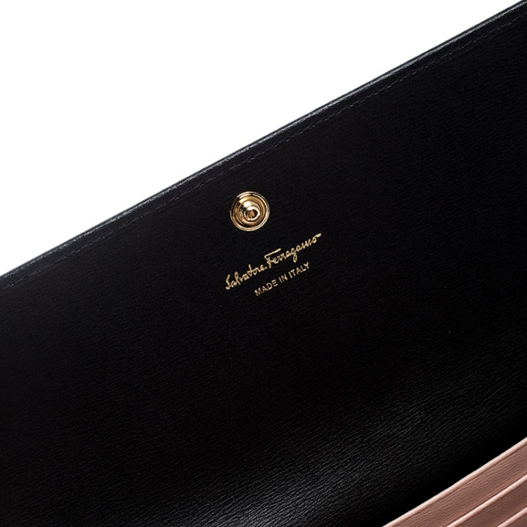 Pre Owned Salvatore Ferragamo Black Leather Gancini Flap Wallet