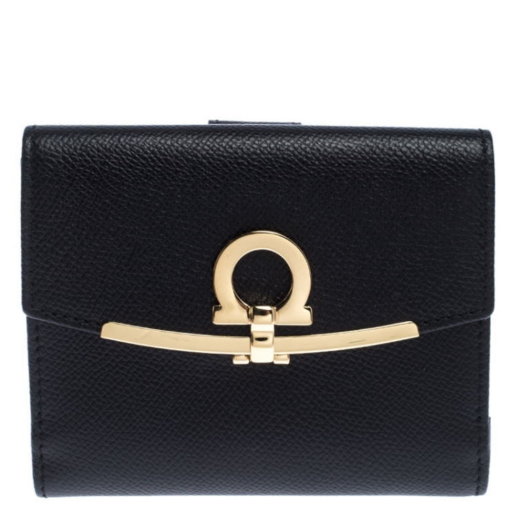Pre Owned Salvatore Ferragamo Black Leather Gancini Bifold Wallet