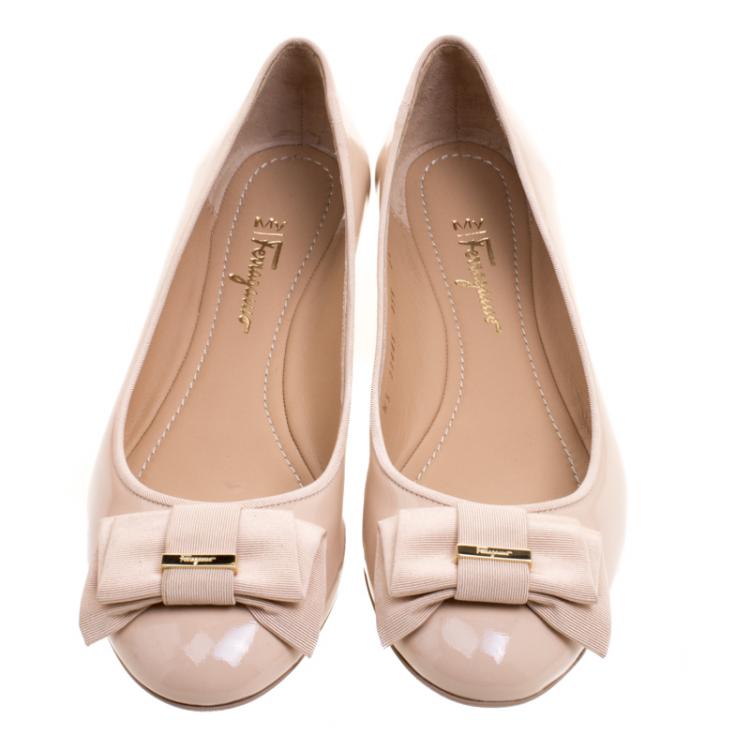 Pre Owned Salvatore Ferragamo Beige Patent Leather Bow Ballet Flats Size 39