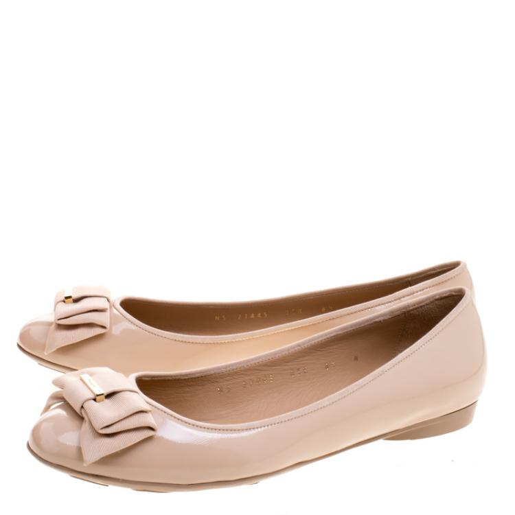 Pre Owned Salvatore Ferragamo Beige Patent Leather Bow Ballet Flats Size 39