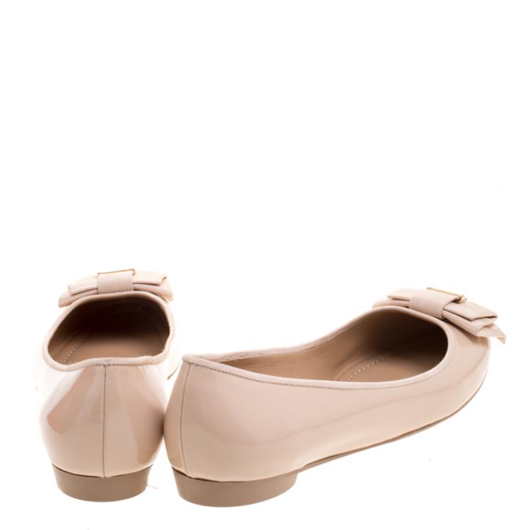 Pre Owned Salvatore Ferragamo Beige Patent Leather Bow Ballet Flats Size 39