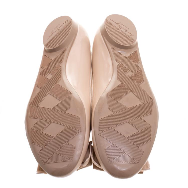 Pre Owned Salvatore Ferragamo Beige Patent Leather Bow Ballet Flats Size 39