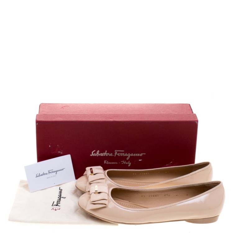 Pre Owned Salvatore Ferragamo Beige Patent Leather Bow Ballet Flats Size 39