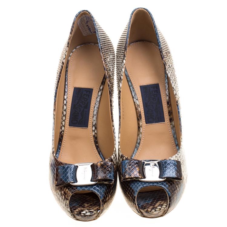 Pre Owned Salvatore Ferragamo Two Tone Studded Python Embossed Leather Peep Toe Pumps Size 40.5