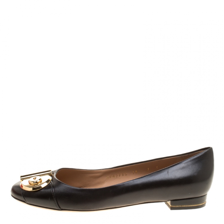 مملوكة مسبقًا Salvatore Ferragamo Black Leather Fiamma Keyhole Ballet Flats Size 37.5