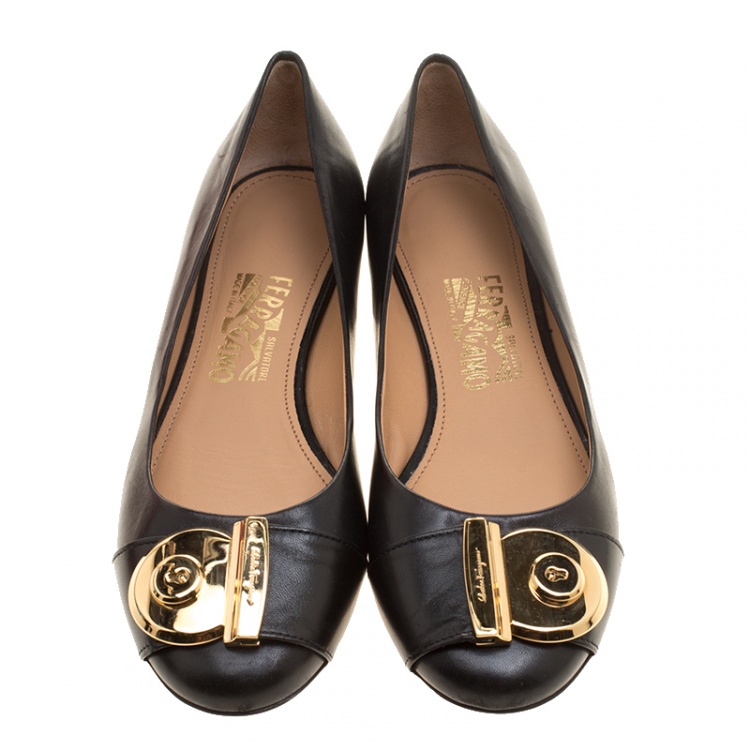 مملوكة مسبقًا Salvatore Ferragamo Black Leather Fiamma Keyhole Ballet Flats Size 37.5