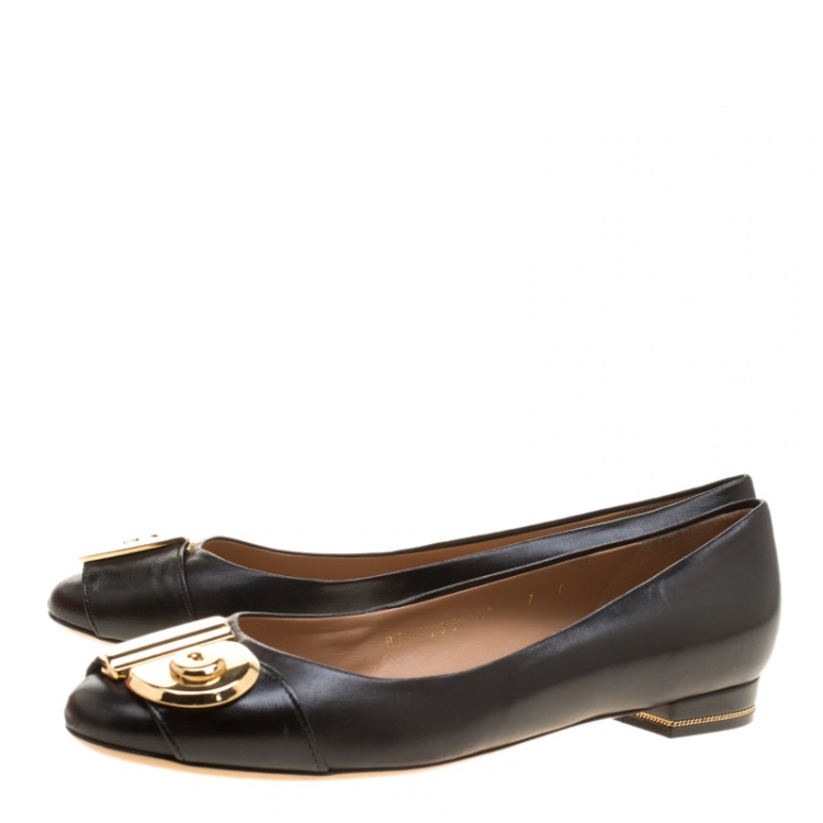 مملوكة مسبقًا Salvatore Ferragamo Black Leather Fiamma Keyhole Ballet Flats Size 37.5