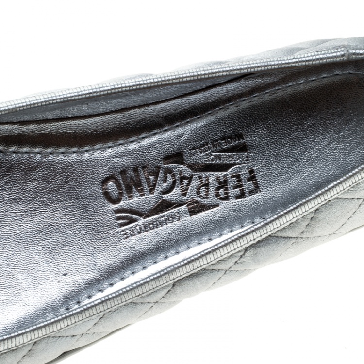 مملوكة مسبقًا Salvatore Ferragamo Metallic Silver Quilted Leather Rufina Sneaker Ballet Flats Size 39.5