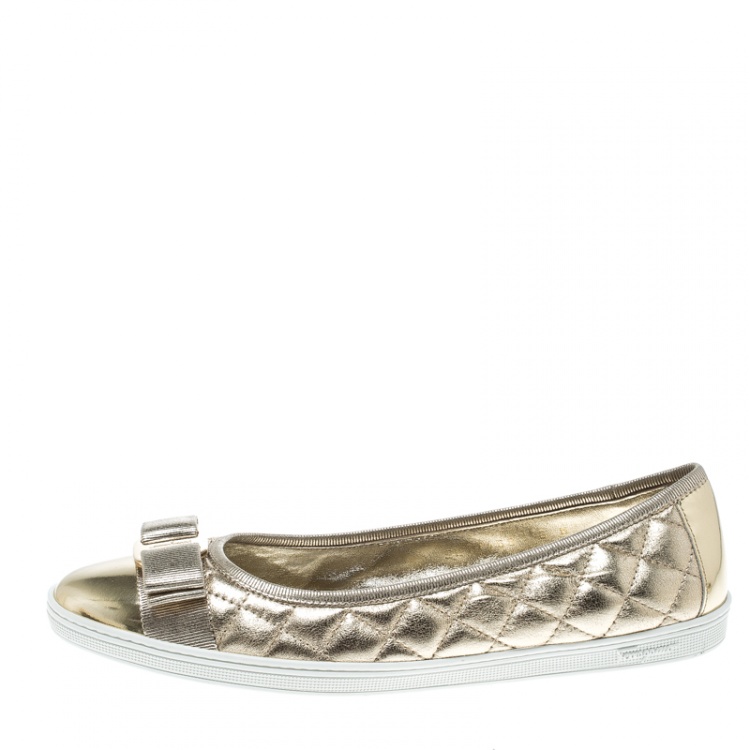 مملوكة مسبقًا Salvatore Ferragamo Metallic Gold Quilted Leather Rufina Sneaker Ballet Flats Size 38.5