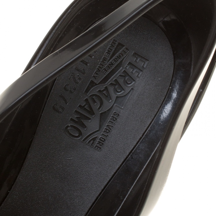 Pre Owned Salvatore Ferragamo Black Jelly Bermuda Flats Size 40.5