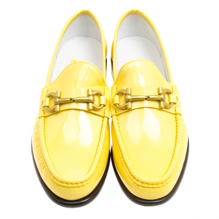 مملوكة مسبقًا Salvatore Ferragamo Women Yellow Patent Leather Mason Gancio Bit Loafers Size 39.5