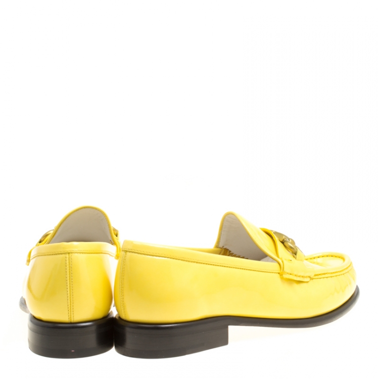 مملوكة مسبقًا Salvatore Ferragamo Women Yellow Patent Leather Mason Gancio Bit Loafers Size 39.5