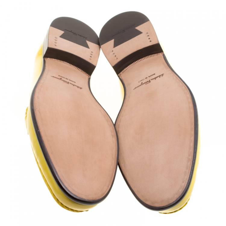 مملوكة مسبقًا Salvatore Ferragamo Women Yellow Patent Leather Mason Gancio Bit Loafers Size 39.5