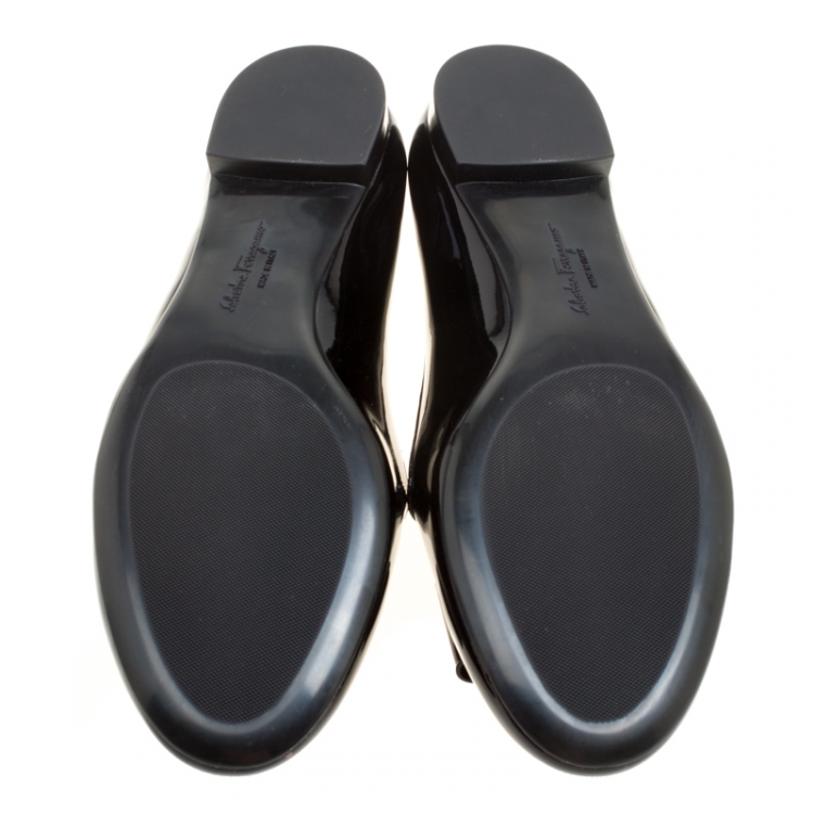 مملوكة مسبقًا Salvatore Ferragamo Black Patent Leather Smoking Slippers Size 41.5