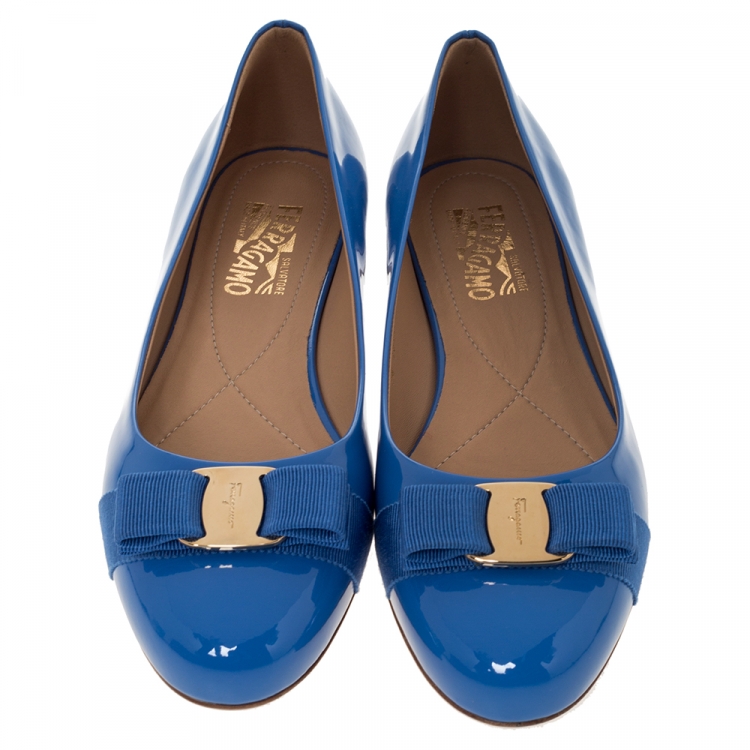 مملوكة مسبقًا Salvatore Ferragamo Blue Patent Leather Varina Ballet Flats Size 41