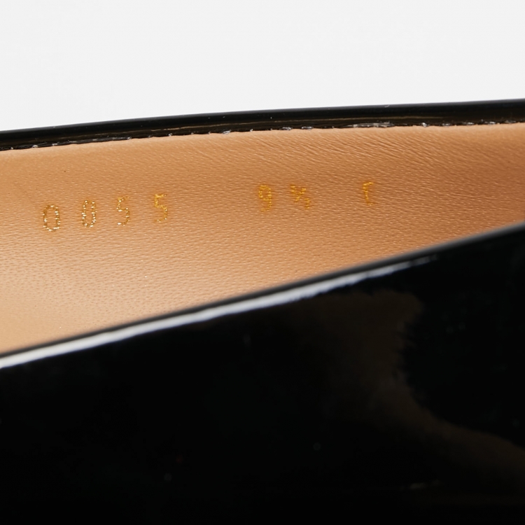 مملوكة مسبقًا Salvatore Ferragamo Black Patent Leather Vara Bow Wedge Pumps Size 40