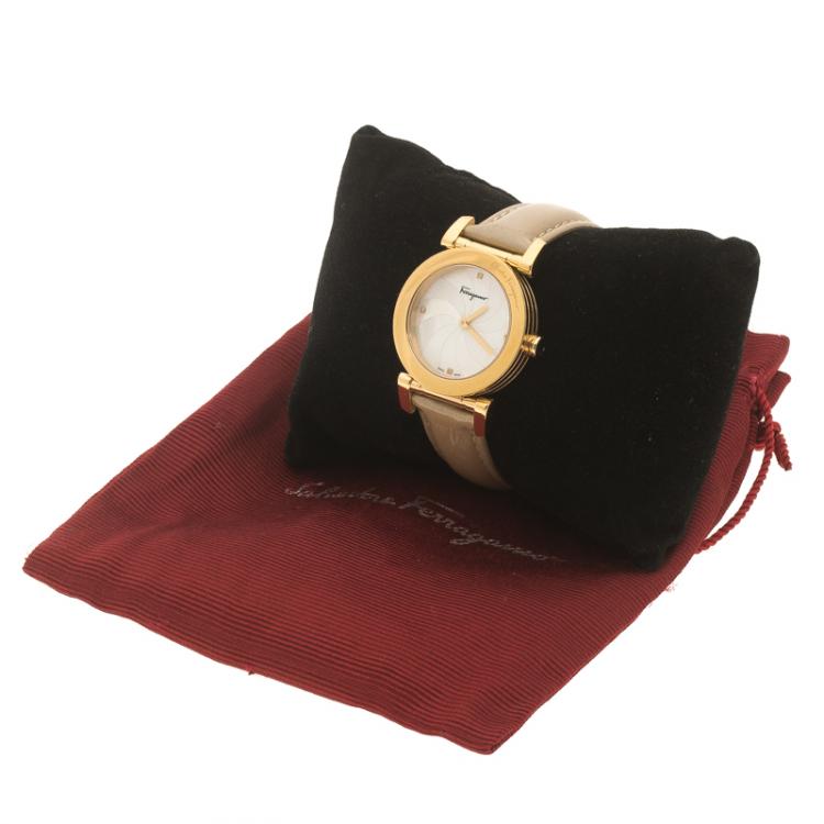 Pre Owned Salvatore Ferragamo Mother of Pearl Gold Plated Stainless Steel Firenze Women's Wristwatch 32 mm