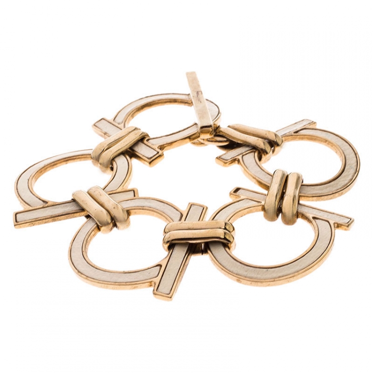 مملوكة مسبقًا Salvatore Ferragamo Gold Tone/Off White Gancini Link Bracelet