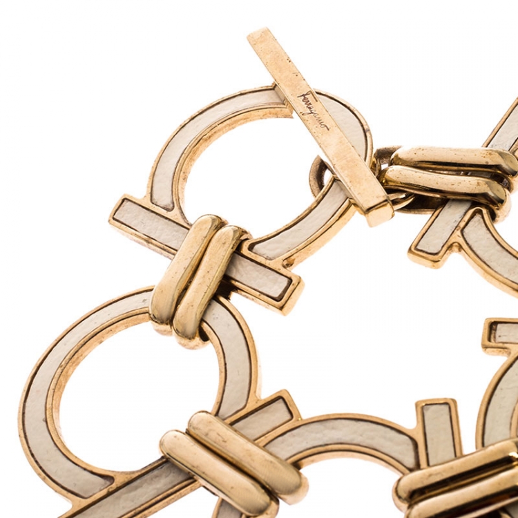 مملوكة مسبقًا Salvatore Ferragamo Gold Tone/Off White Gancini Link Bracelet