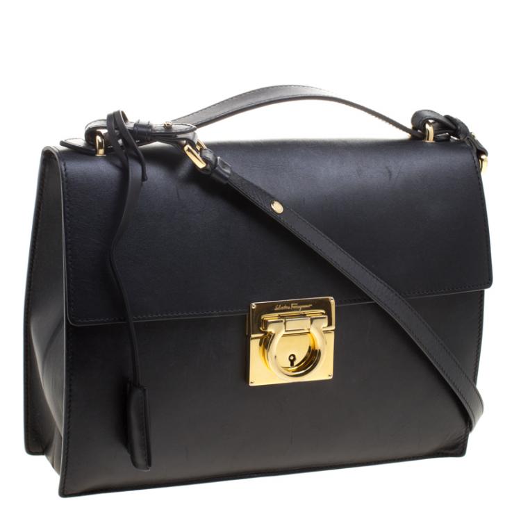 مملوكة مسبقًا Salvatore Ferragamo Black Leather Gancio Lock Shoulder Bag