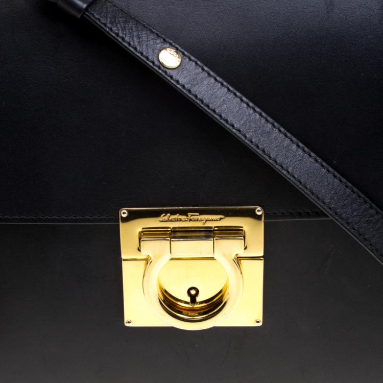 مملوكة مسبقًا Salvatore Ferragamo Black Leather Gancio Lock Shoulder Bag