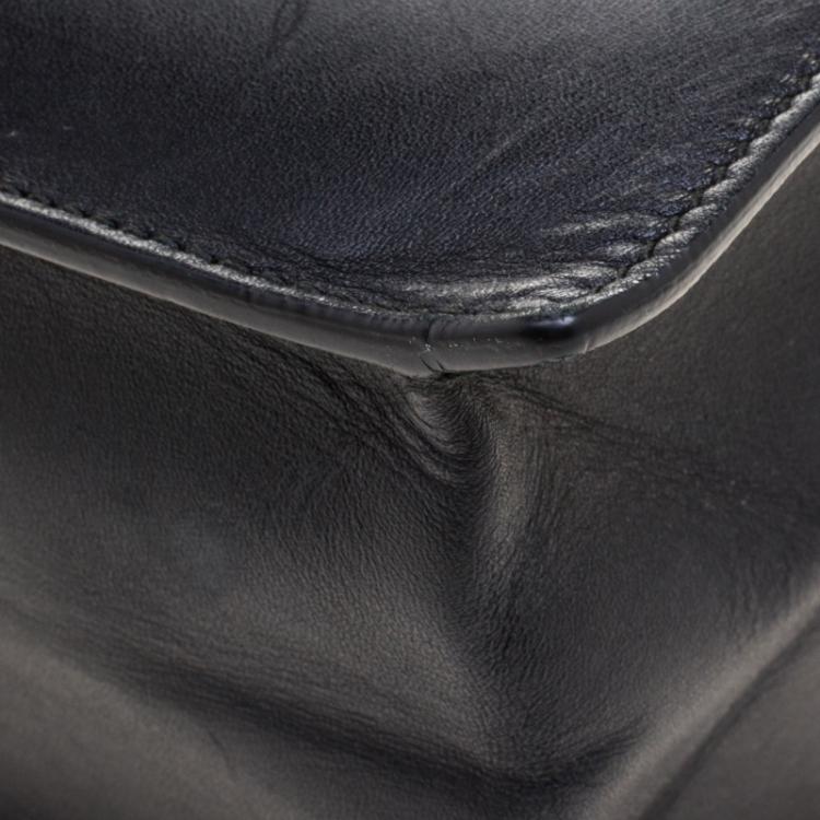 مملوكة مسبقًا Salvatore Ferragamo Black Leather Gancio Lock Shoulder Bag