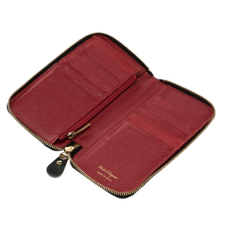 Pre Owned Salvatore Ferragamo Black Leather Double Gancio Zip Around Wallet 