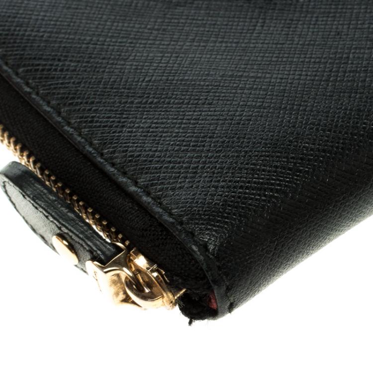 Pre Owned Salvatore Ferragamo Black Leather Double Gancio Zip Around Wallet 