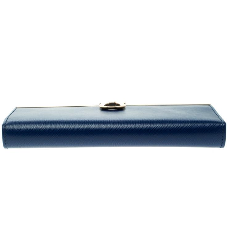 مملوكة مسبقًا Salvatore Ferragamo Blue Leather Gancio Clasp Continental Wallet