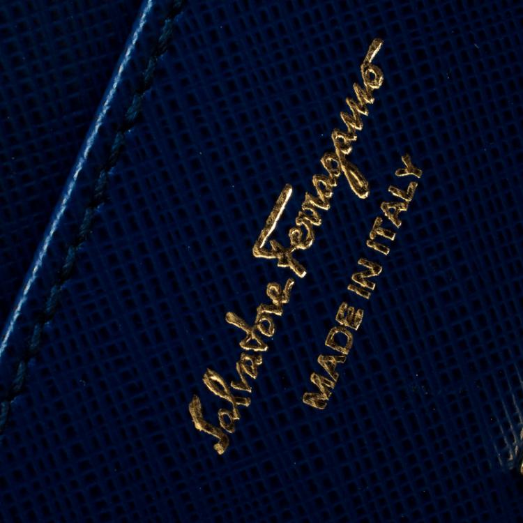 مملوكة مسبقًا Salvatore Ferragamo Blue Leather Gancio Clasp Continental Wallet