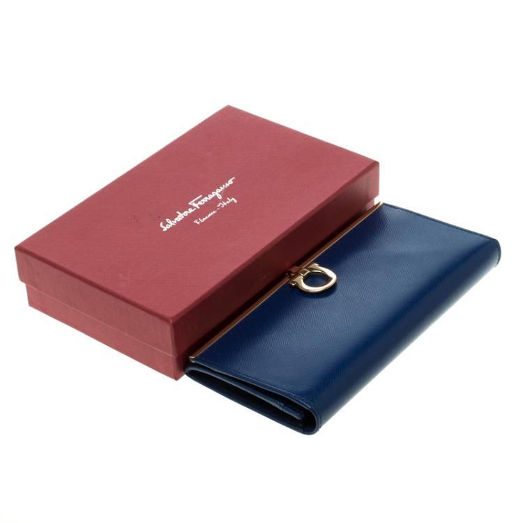 مملوكة مسبقًا Salvatore Ferragamo Blue Leather Gancio Clasp Continental Wallet