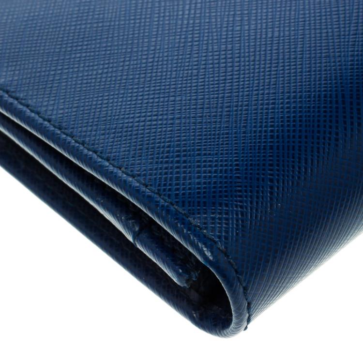 مملوكة مسبقًا Salvatore Ferragamo Blue Leather Gancio Clasp Continental Wallet