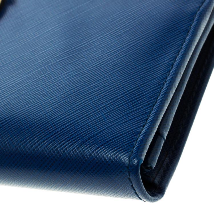 مملوكة مسبقًا Salvatore Ferragamo Blue Leather Gancio Clasp Continental Wallet