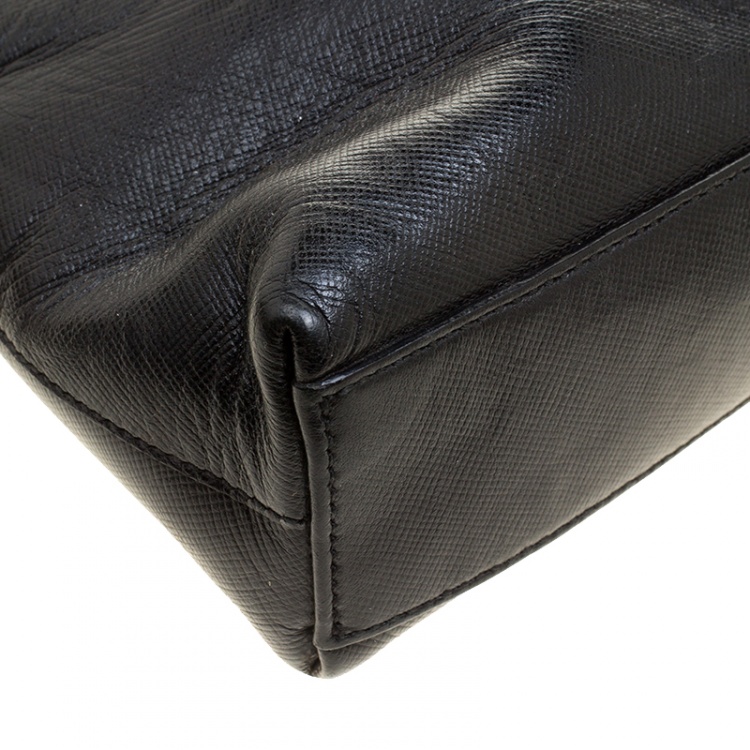 مملوكة مسبقًا Salvatore Ferragamo Black Saffiano Leather Shoulder Bag