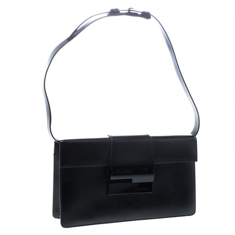 مملوكة مسبقًا Salvatore Ferragamo Black Leather Clutch