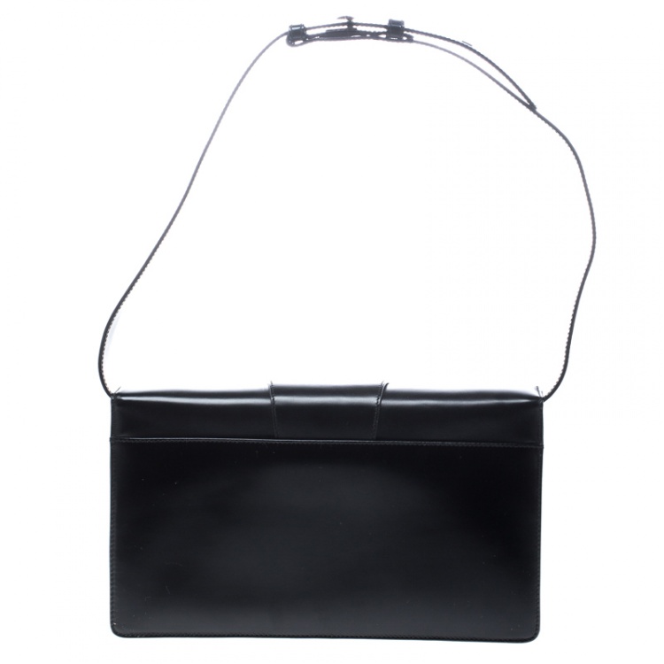مملوكة مسبقًا Salvatore Ferragamo Black Leather Clutch