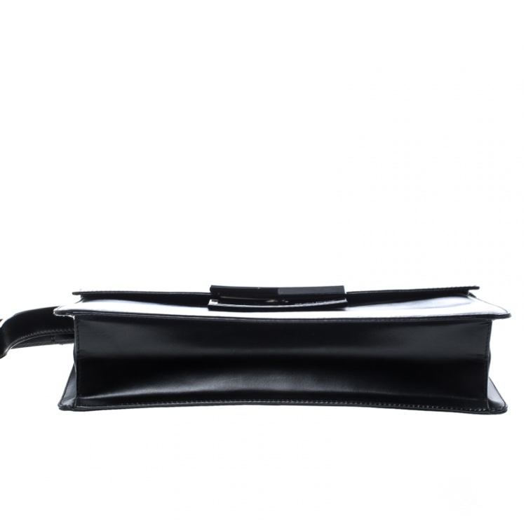 مملوكة مسبقًا Salvatore Ferragamo Black Leather Clutch