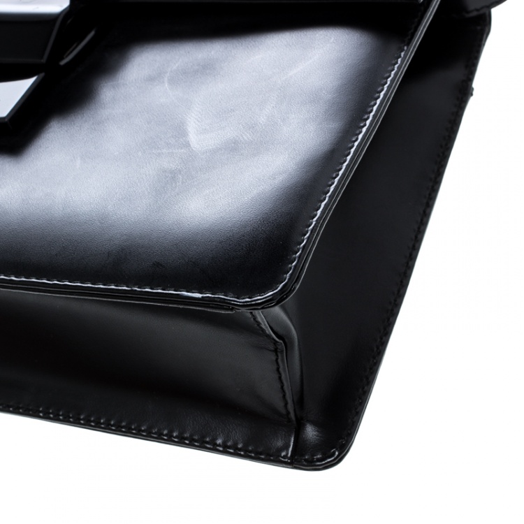 مملوكة مسبقًا Salvatore Ferragamo Black Leather Clutch